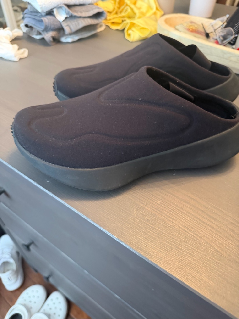Women’s lululemon slip-on strap sneakers size 8